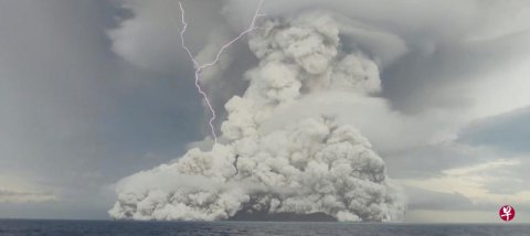 澳洲新西兰飞机视察汤加 火山喷发没造成大量伤亡