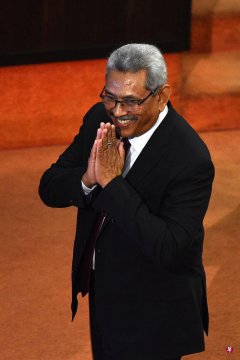 斯里兰卡总统搭军机离国 飞往马尔代夫