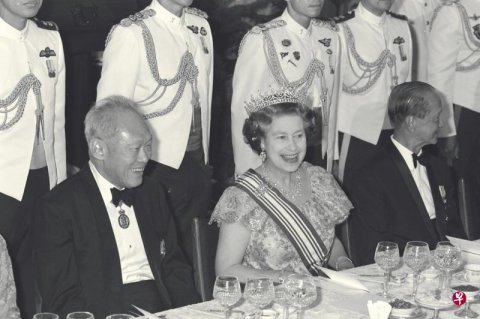 在位70年 英女王伊丽莎白二世是“国家基石”