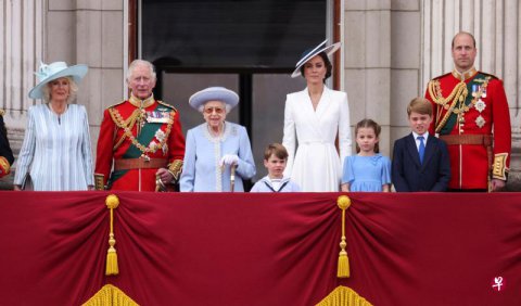 73岁英国最年长继承王位者 查尔斯面临社会挑战个人也具争议