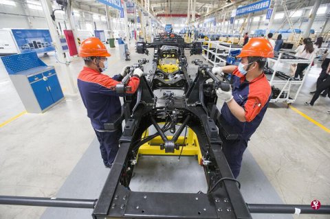 张诚信：中国难单靠制造业升级“发达”