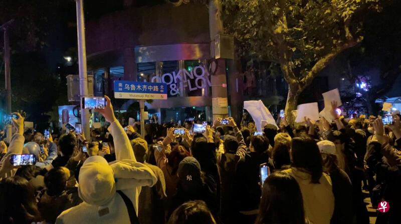 中国多地爆发反封控抗议示威