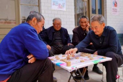 港经济学家刘遵义：中国现行退休年龄过低强迫退休是浪费资源