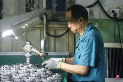 7月财新中国制造业PMI时隔两个月再跌破荣枯线