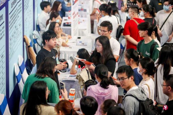 中国暂停公布青年失业率 分析称将对信心造成更大损害