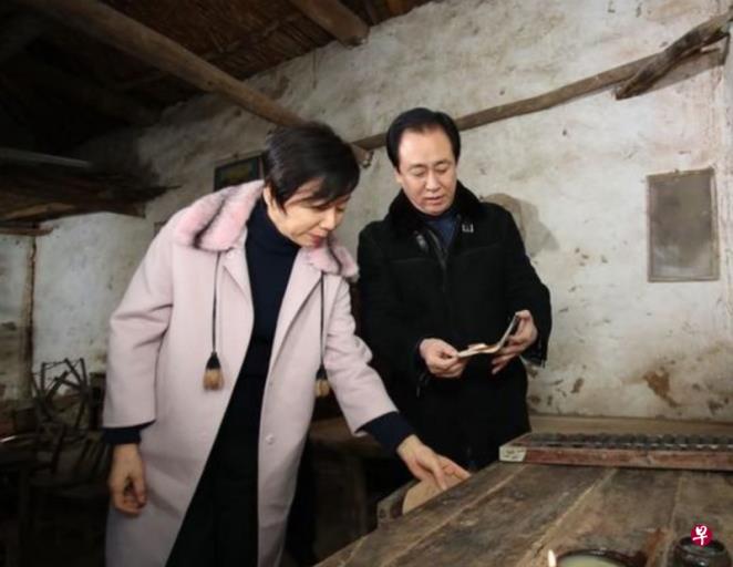 恒大在公告中不再将丁玉梅列为许家印配偶