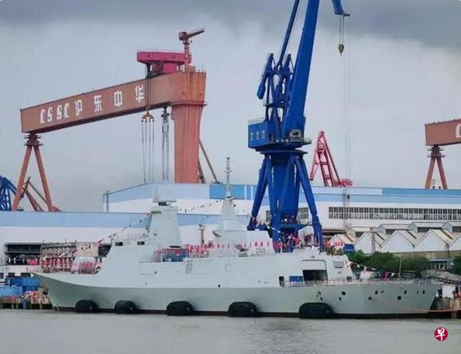 中国首艘054B型导弹护卫舰下水 将为航母编队护航