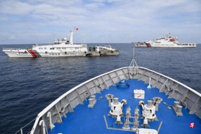 中国指四菲律宾船艇擅闯仁爱礁 菲谴责中方干扰补给任务