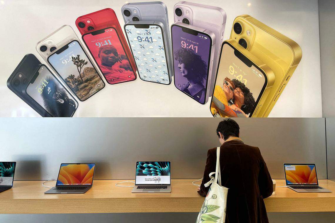 Wedbush Securities分析师艾夫斯认为:“iPhone禁令的影响被夸大了”,他预计未来12个月在中国销售的约4500万台iPhone当中,受影响的iPhone应该不到50万台。(法新社)