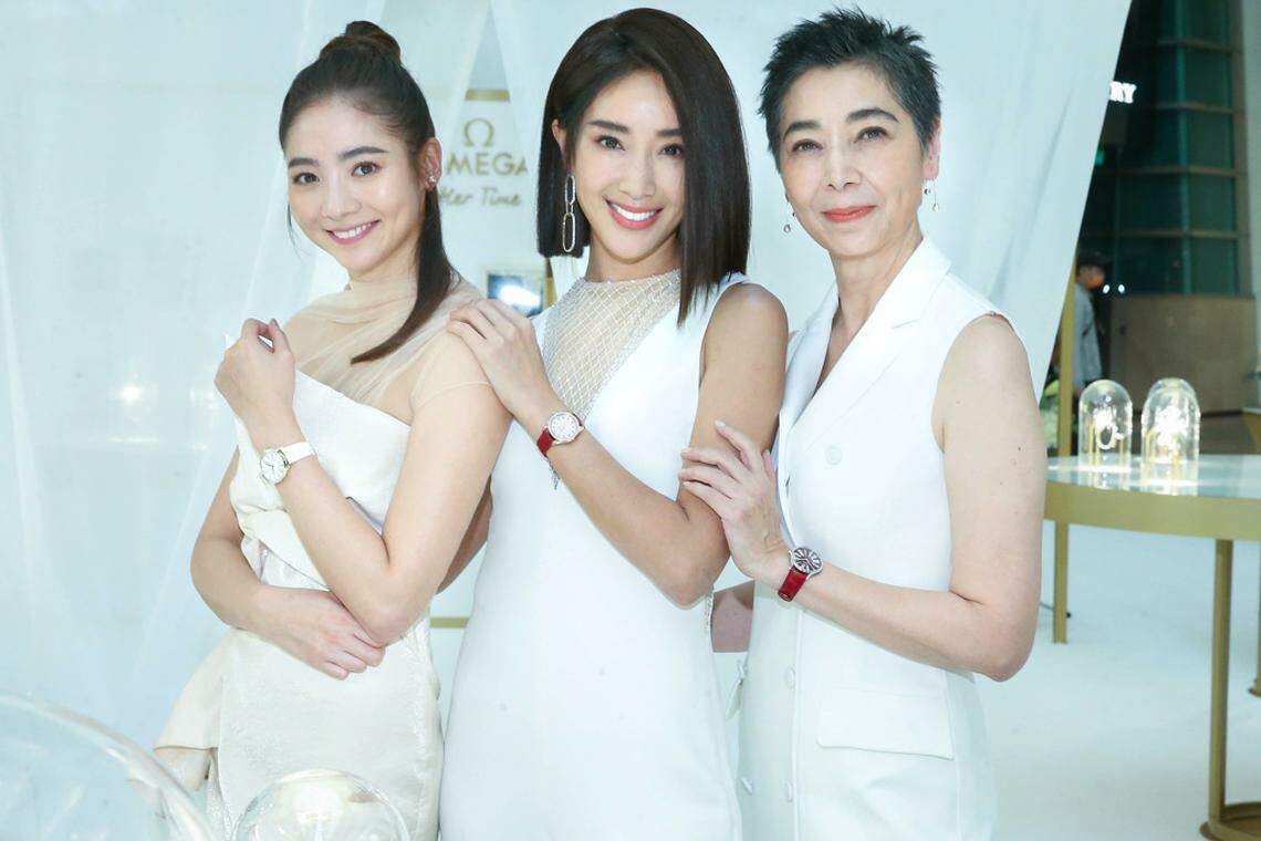赖佩霞(右)是台湾知名女星隋棠(中)的婆婆,也是演员兼歌手谢沛恩(左)的妈妈。(互联网)