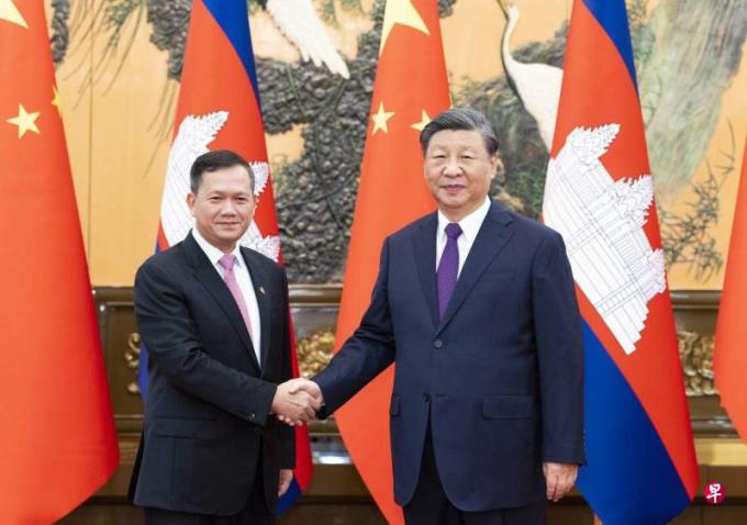 习近平会见洪马内:中国始终是柬埔寨最坚定的依靠