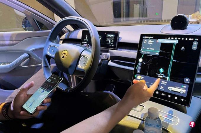 蔚来跨界发布手机 展示中国电动汽车制造实力