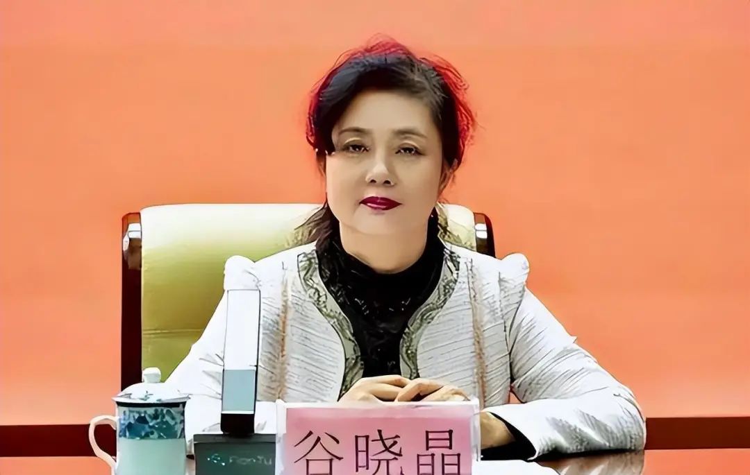 “靠广告吃广告”的她,再被通报