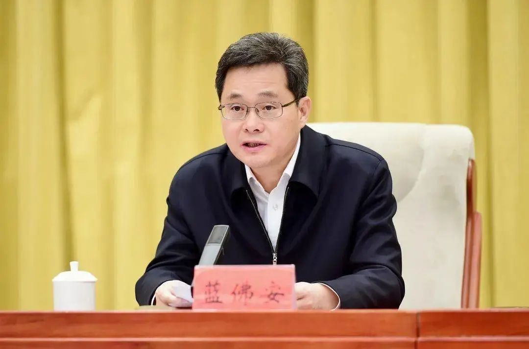 蓝佛安任财政部党组书记