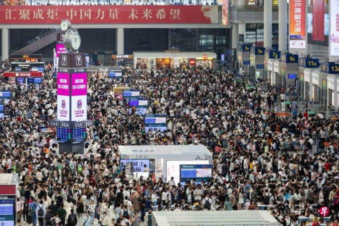 中国“双节”国内旅游出游预计达8.96亿人次 收入同比增长超过130%