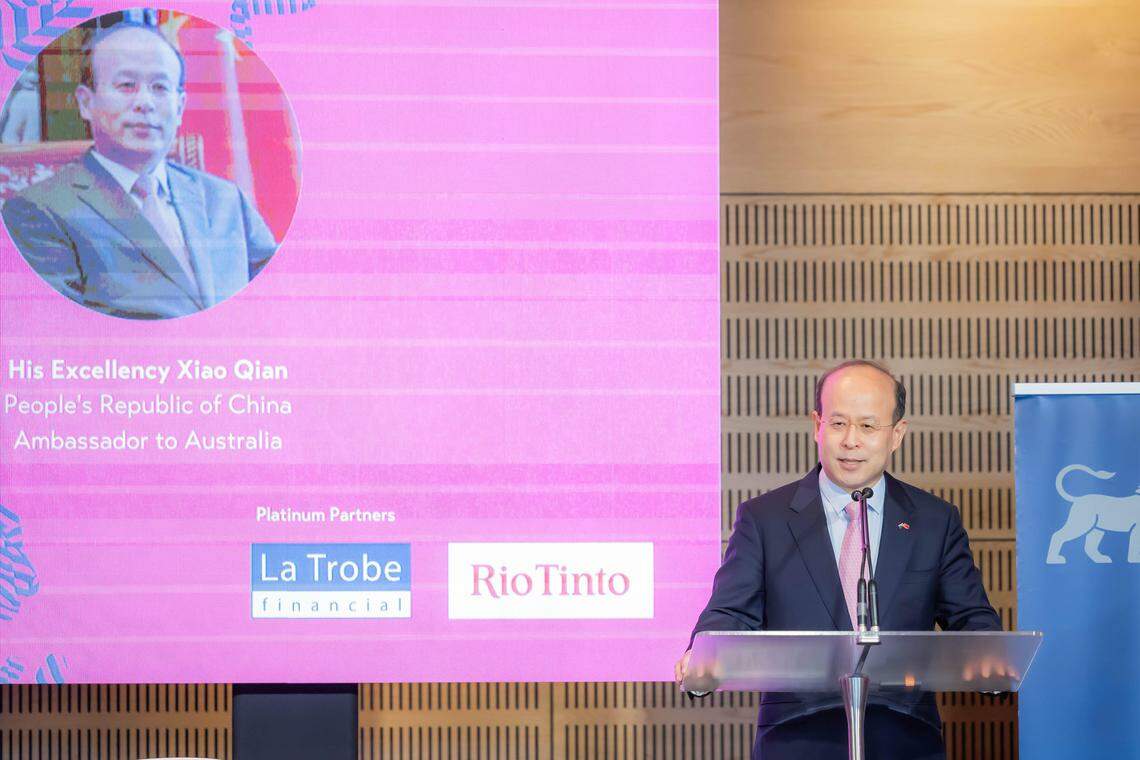 中国驻澳洲大使肖千10月11日在墨尔本的亚洲协会澳分会“亚洲形势”高峰论坛上致辞时说,中澳关系处在再出发、再启航的重要时刻,要维护好两国关系稳定向好的势头,推动中澳关系不断改善和发展。(新华社)
