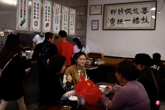 中国第三季GDP增长4.9% 超出预期 经济走出年中低谷