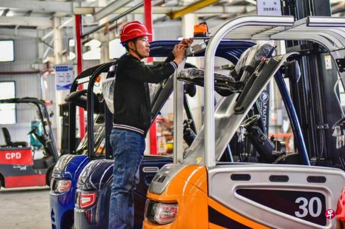 中国10月官方制造业PMI降至收缩区间 分析:政府投资需加大