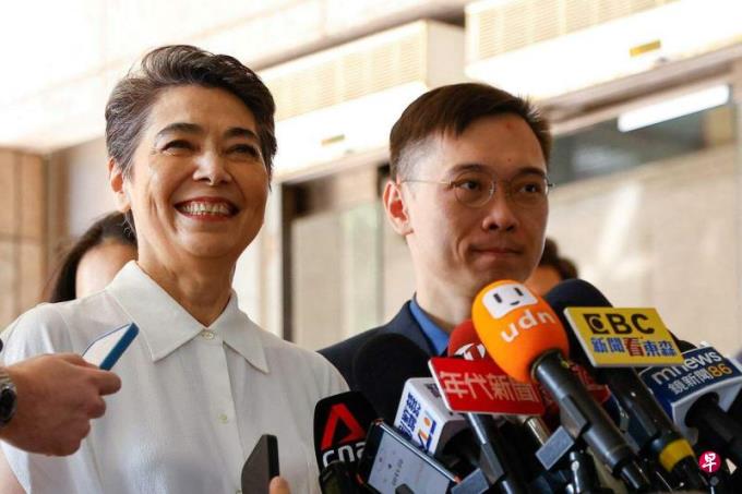 台湾在野整合最后努力 “蓝白郭”赶在周五登记截止前谈判