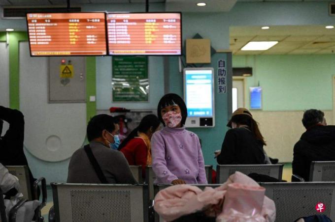 中国呼吸道病例激增 美参议员促对华实施旅游禁令