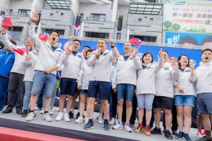 台湾选举周末拜票 蓝绿白都打出气势