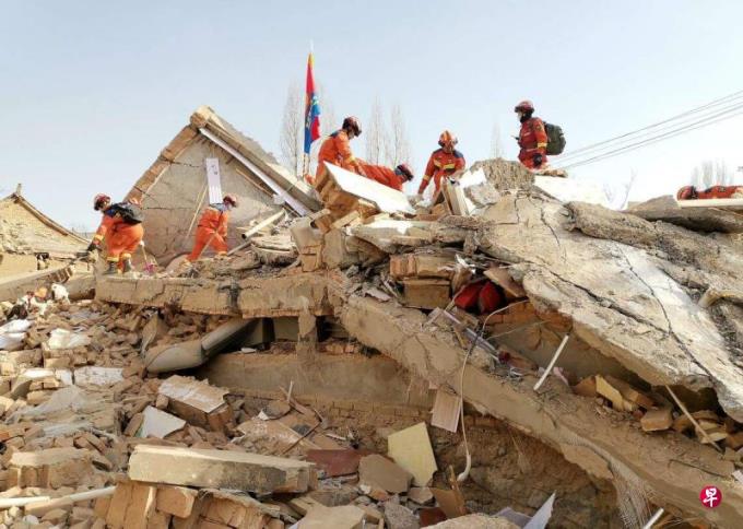 中国甘肃地震造成至少127人遇难