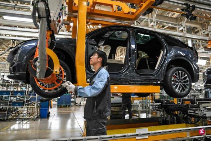 中国12月制造业PMI降至49.0 连续三个月收缩
