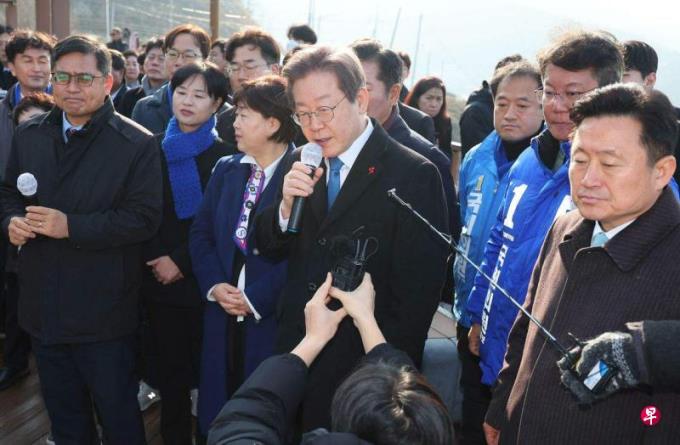 韩国政治暴力由来已久 盘点近年来袭击事件