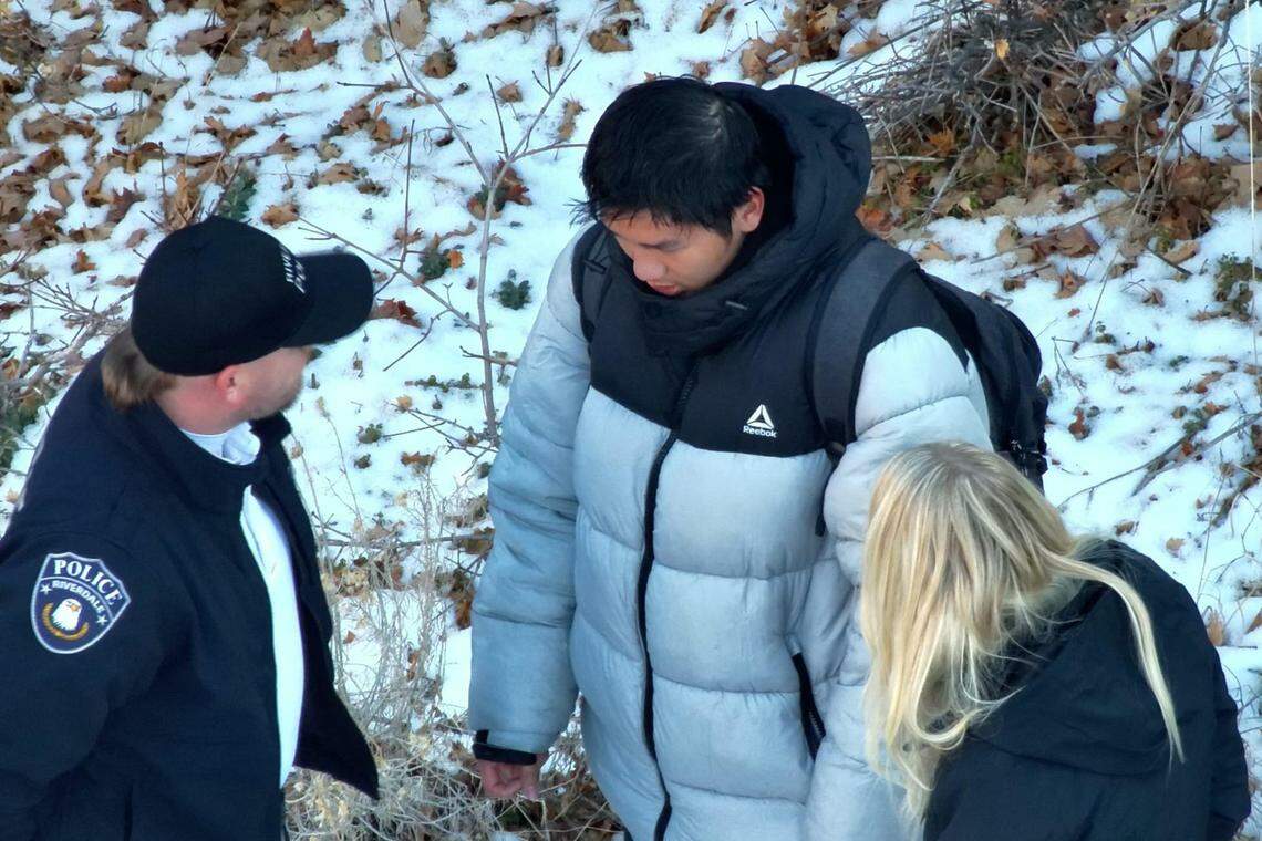 庄凯获救后向警方坦言,诈骗犯威胁要伤害他的家人,所以他只能乖乖就范,听从对方指示躲进山区,营造被俘假象。(法新社)