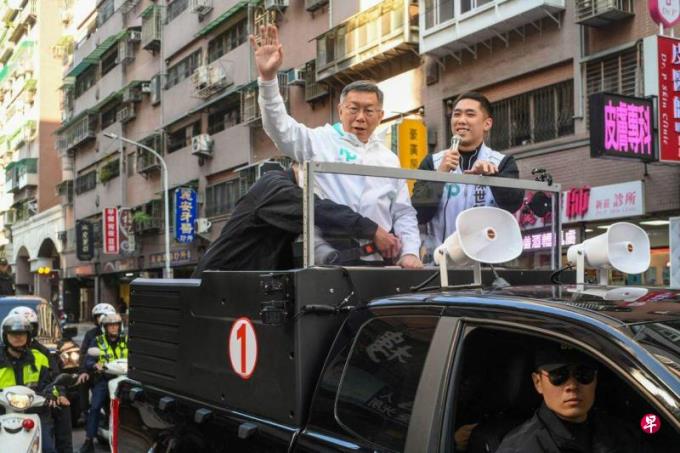 侯友宜频抛联合政府 柯文哲批国民党操作弃保
