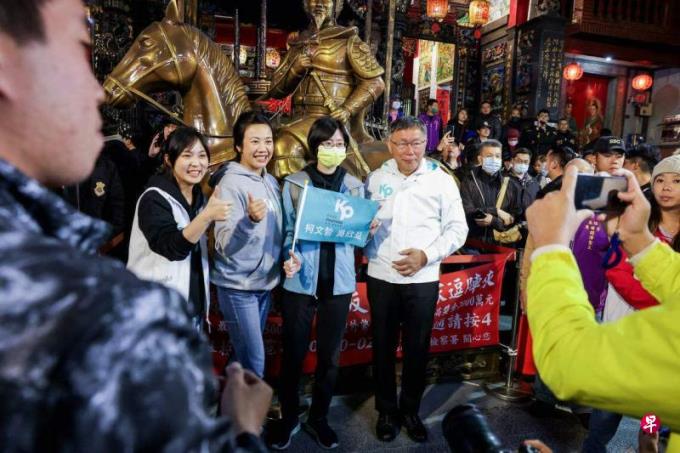 柯文哲:现阶段两岸不可能统一也不可能独立
