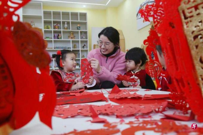 中国多地探索教师退出机制 教师职业不再是“铁饭碗”