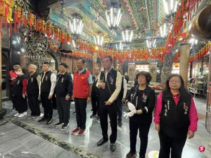 郭台铭退选后 首度现身板桥慈惠宫
