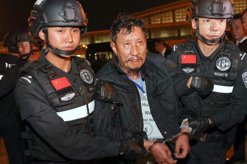 魏怀仁,为果敢自治区1006边防营监察委员会主席,他控制了缅甸政府军果敢边防营。
(新华社)