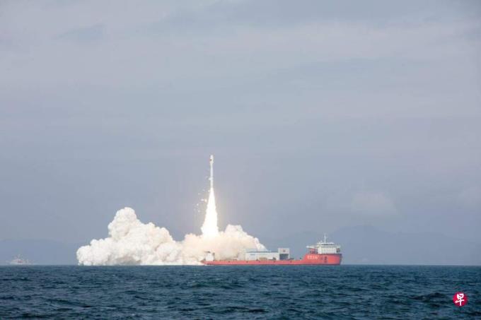 中国捷龙三号火箭首次搭载外国卫星发射升空