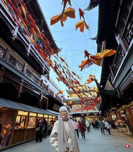 母亲梅耶游上海 马斯克:应该让更多人到中国旅游