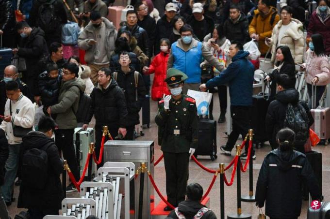 中国人民币贷款上月增加近5万亿人民币