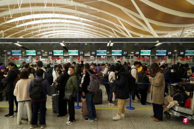 新政实施三天 上海浦东机场口岸逾1万人免签往来新加坡