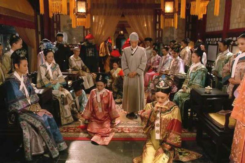 《甄嬛传》第63集里“滴血验亲”的一幕,被不少剧迷认为是经典的情节。(互联网)