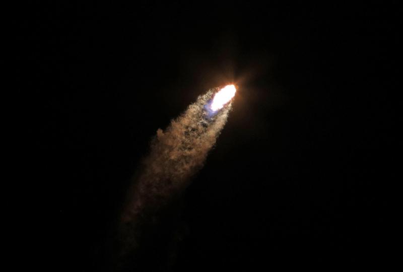 奥德修斯月球着陆器2月15日搭乘美国太空探索技术公司的“猎鹰9”火箭,从佛州肯尼迪航天中心发射升空。(法新社)