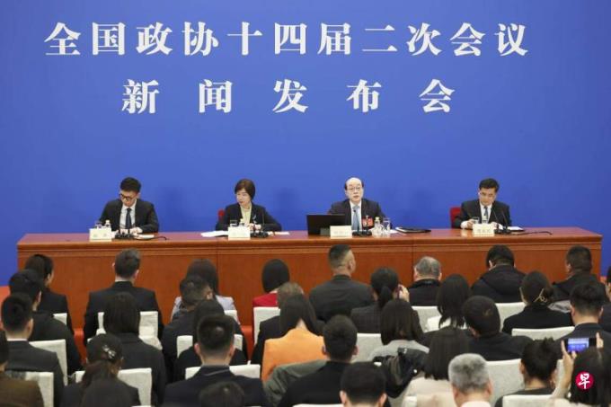 中国全国政协十四届二次会议会期六天