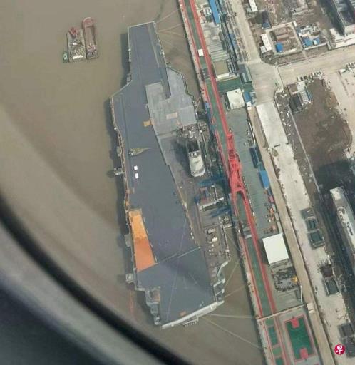 福建舰甲板涂装完成逾七成 中国首艘电磁弹射航母即将海试