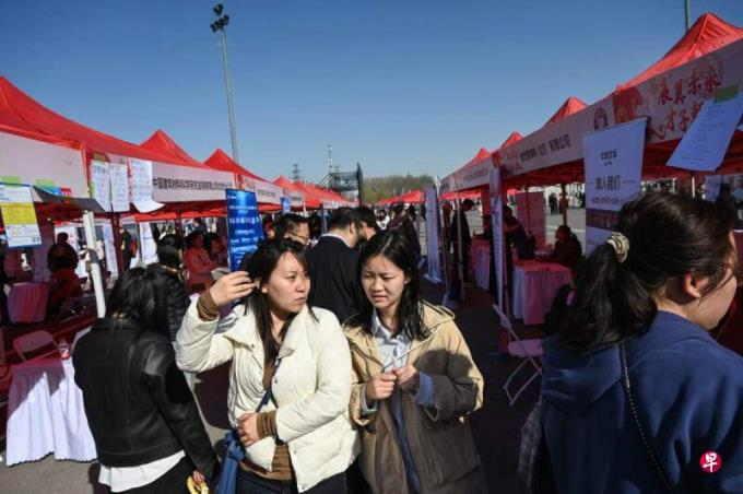 招聘18至30岁员工广告令中国中年求职者破防