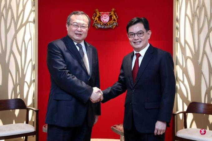 中共中央对外联络部部长刘建超本周访问新加坡四天