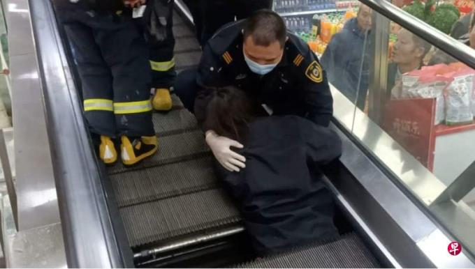 上海女子半截身体被“卷入”电梯 调查组责令加强隐患排查