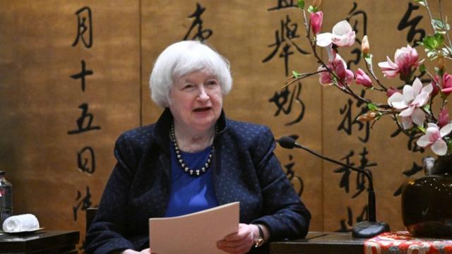 在美国政府内部,耶伦支持废除对华关税,以抵御通胀,提振经济。