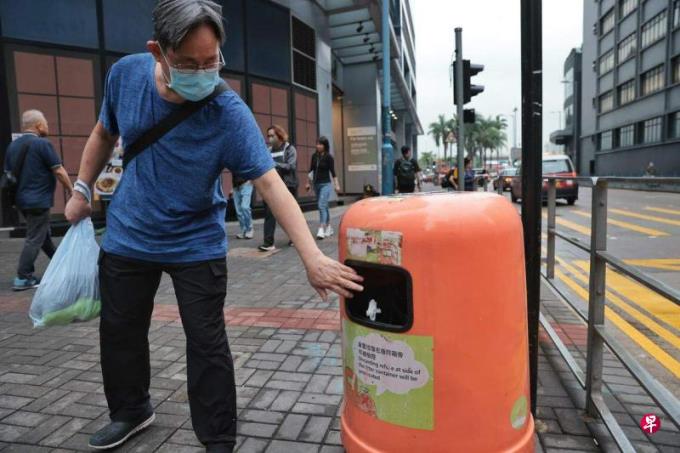 学者:港府垃圾征费政策拖太久 会影响港府民望