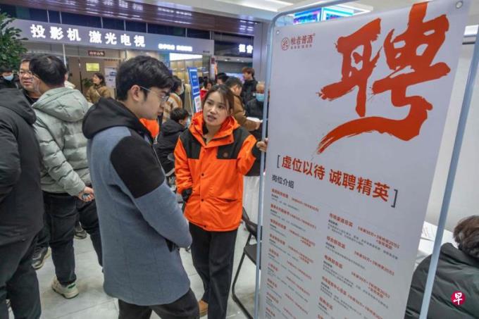 中国整体就业形势稳定 25至29岁非在校生青年失业率上升