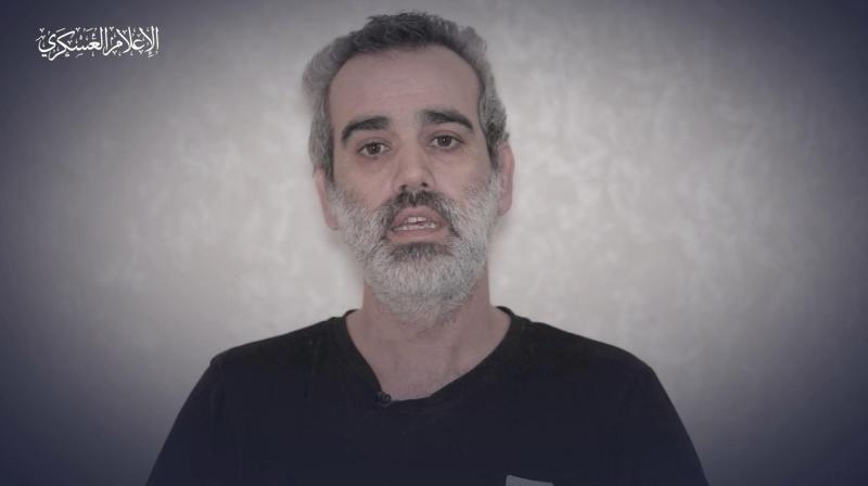 47岁的被掳人质米兰(Omri Miran)在哈马斯发布的视频中说:“我已经被哈马斯囚禁202天。这里(加沙地带)的情况令人不快、困难,还有很多炸弹。是时候达成协议,让我们安全健康地离开这里……继续抗议,这样现在就能达成协议。”(路透社)