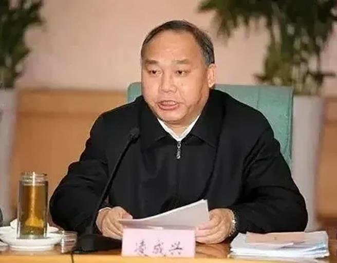 靠烟吃烟、收钱敛财,国家烟草专卖局原局长凌成兴被决定逮捕